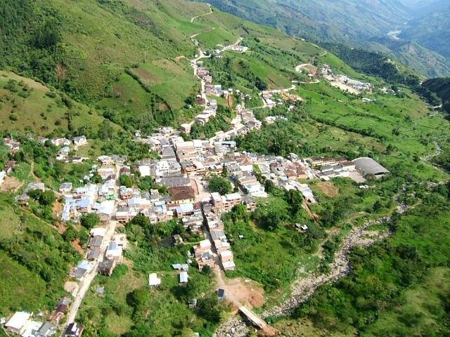 Vía de montaña hacia Briceño, Antioquia