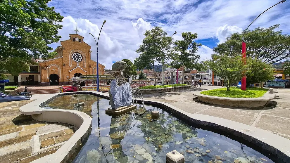 Medellin Alejandria Plaza principal e iglesia de Alejandría, Antioquia