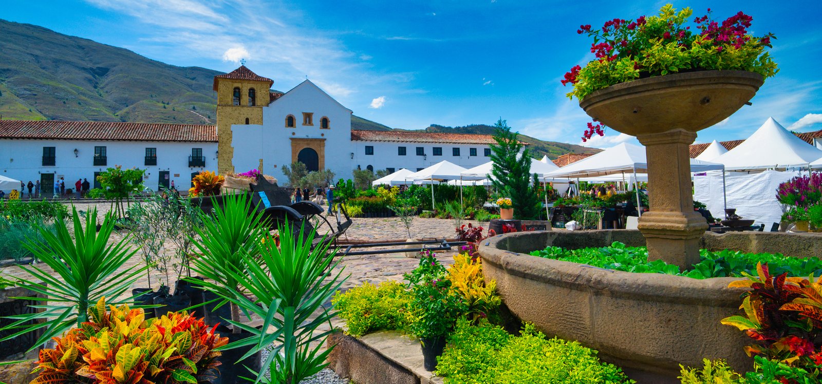Plaza Mayor de Villa de Leyva — destino de la ruta motera desde Medellín