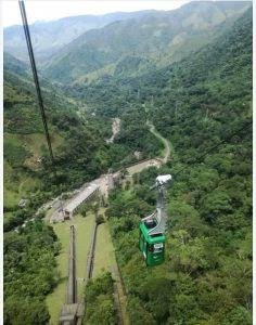 Vía de montaña rumbo a Guadalupe, Antioquia
