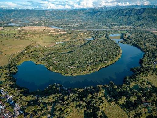 Charca de Guarinocito, espejo de agua del Magdalena Medio